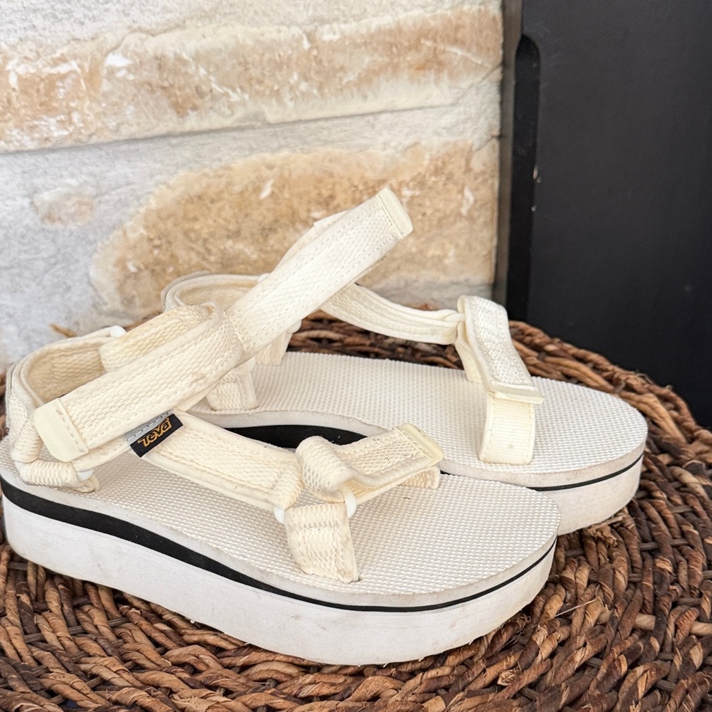 Teva White Cream Platform Sport Sandals - Women's Strappy Comfort Sz 6